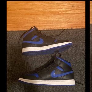 Slightly used hyper royal jordan 1